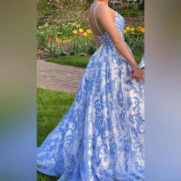 SHERRI HILL PROM DRESS - Picture 2 of 4
